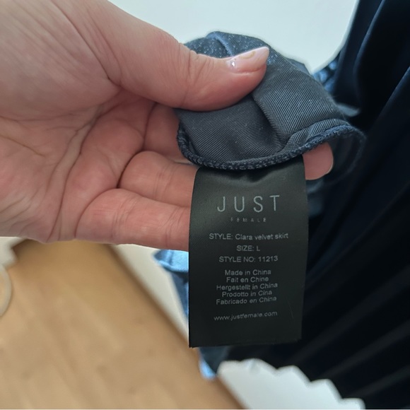 Blue Pleated Velvet Midi Skirt - Picture 4 of 4